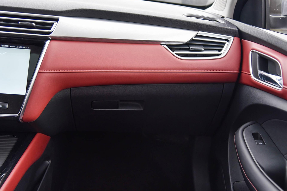 2019款 20T 自动智联网超能智尊版 内饰