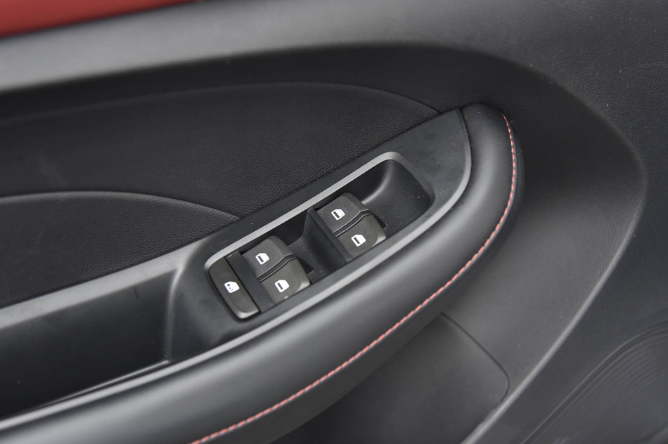 2019款 20T 自动智联网超能智尊版 座椅空间