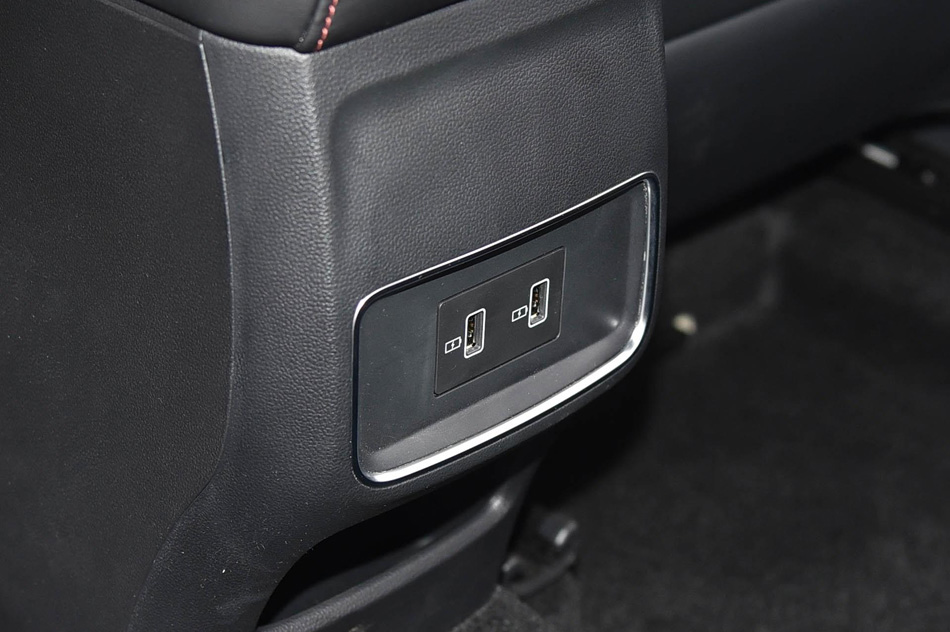 2019款 20T 自动智联网超能智尊版 座椅空间