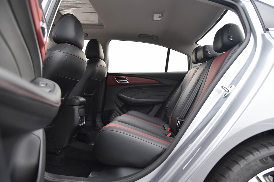 2019款 20T 自动智联网超能智尊版 座椅空间