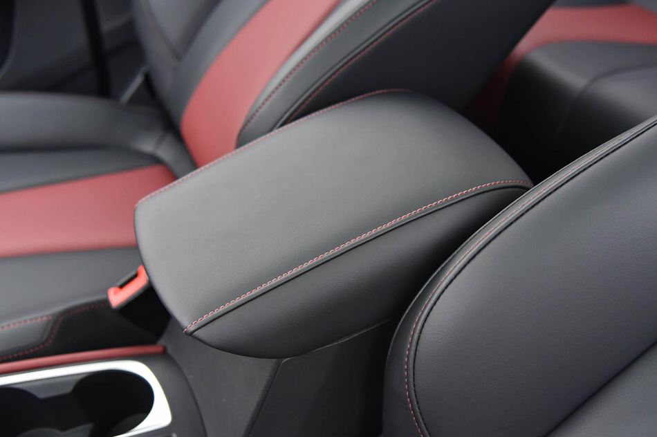 2019款 20T 自动智联网超能智尊版 座椅空间