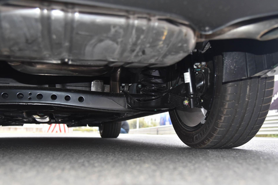 2019款 20T 自动智联网超能智尊版 引擎底盘