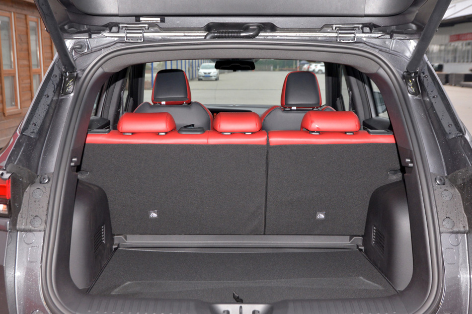 2021款 蓝鲸NE 1.4T DCT尊贵型 座椅空间