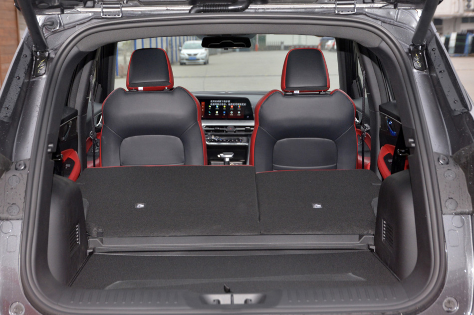 2021款 蓝鲸NE 1.4T DCT尊贵型 座椅空间