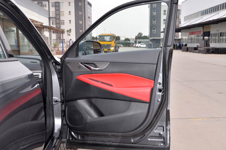 2021款 蓝鲸NE 1.4T DCT尊贵型 座椅空间