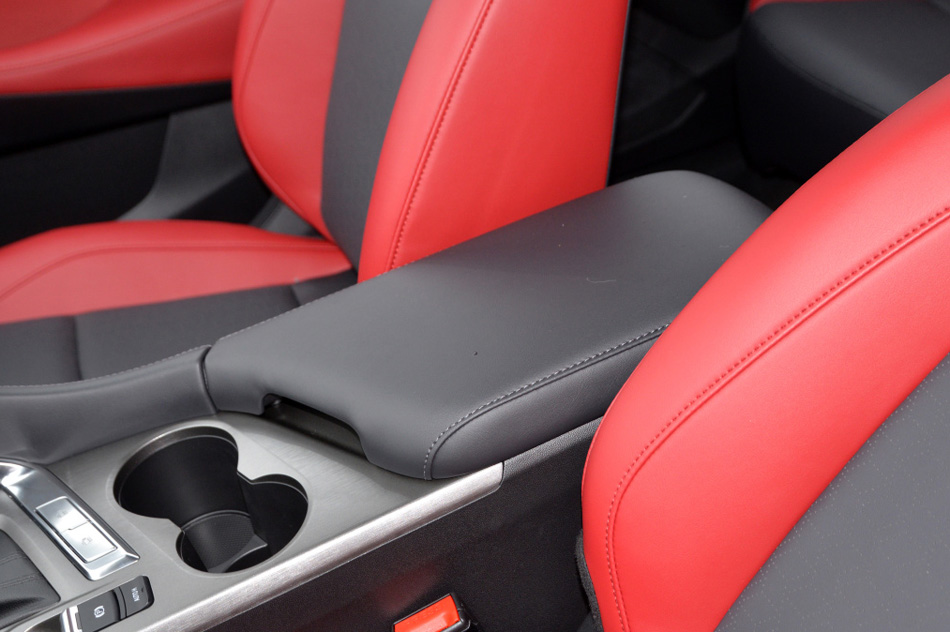 2021款 蓝鲸NE 1.4T DCT尊贵型 座椅空间