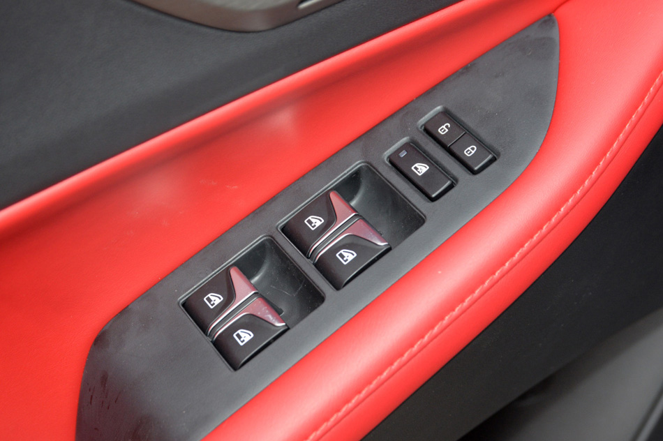 2021款 蓝鲸NE 1.4T DCT尊贵型 座椅空间