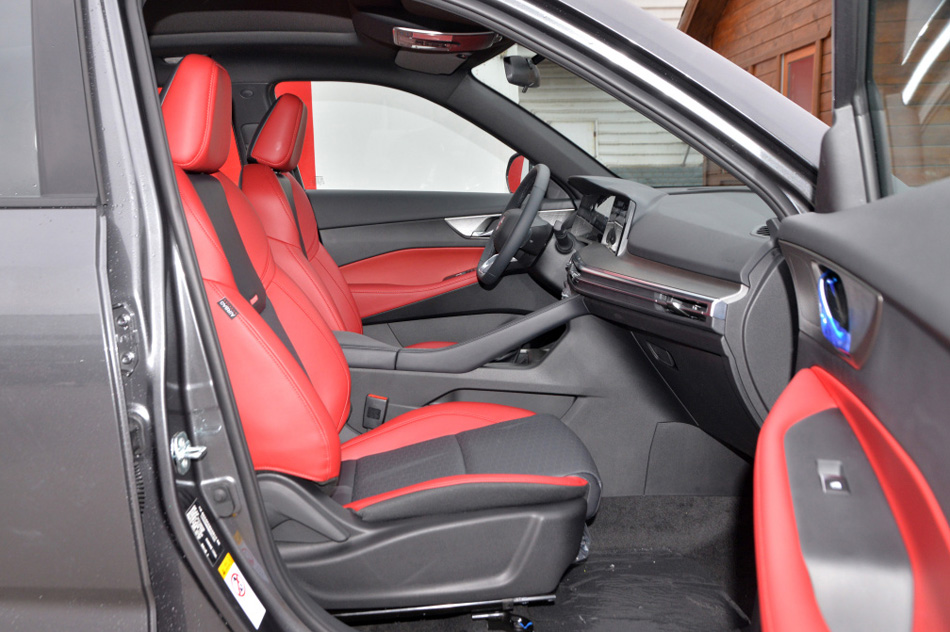 2021款 蓝鲸NE 1.4T DCT尊贵型 座椅空间