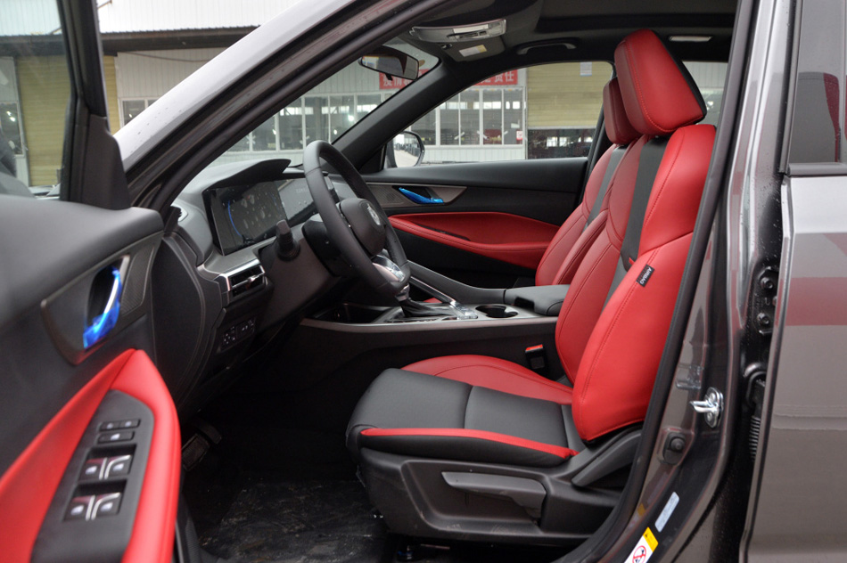 2021款 蓝鲸NE 1.4T DCT尊贵型 座椅空间