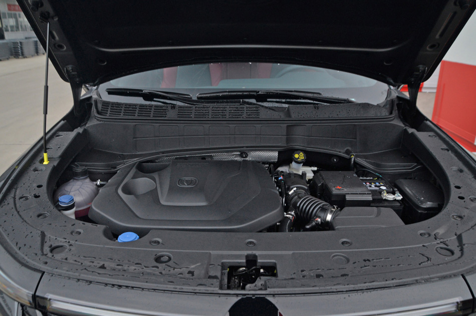 2021款 蓝鲸NE 1.4T DCT尊贵型 引擎底盘