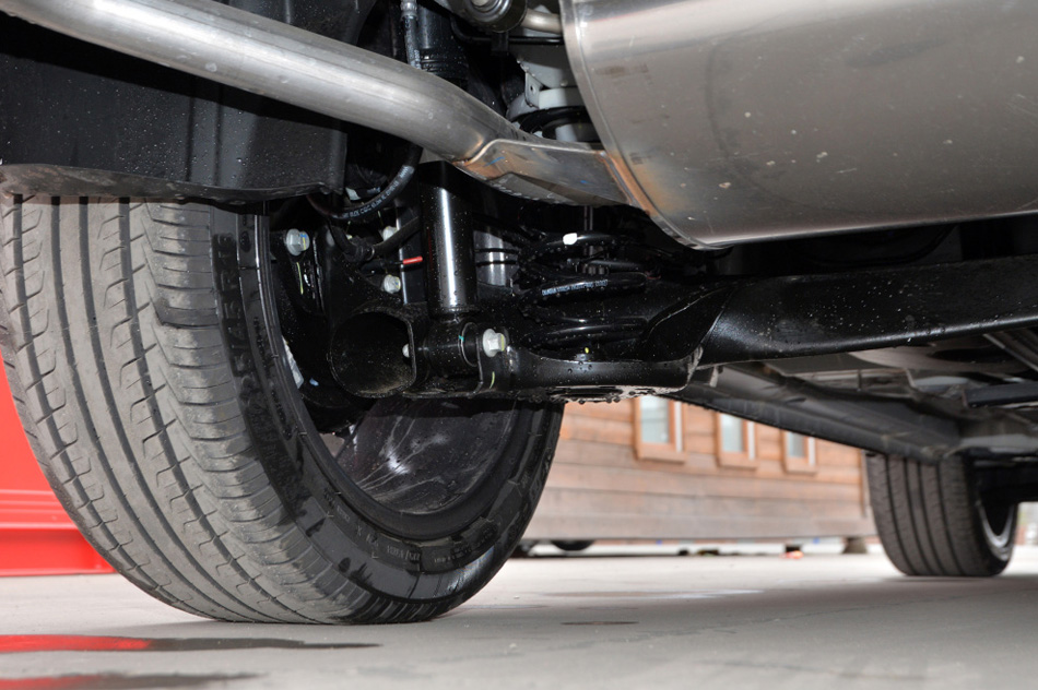 2021款 蓝鲸NE 1.4T DCT尊贵型 引擎底盘