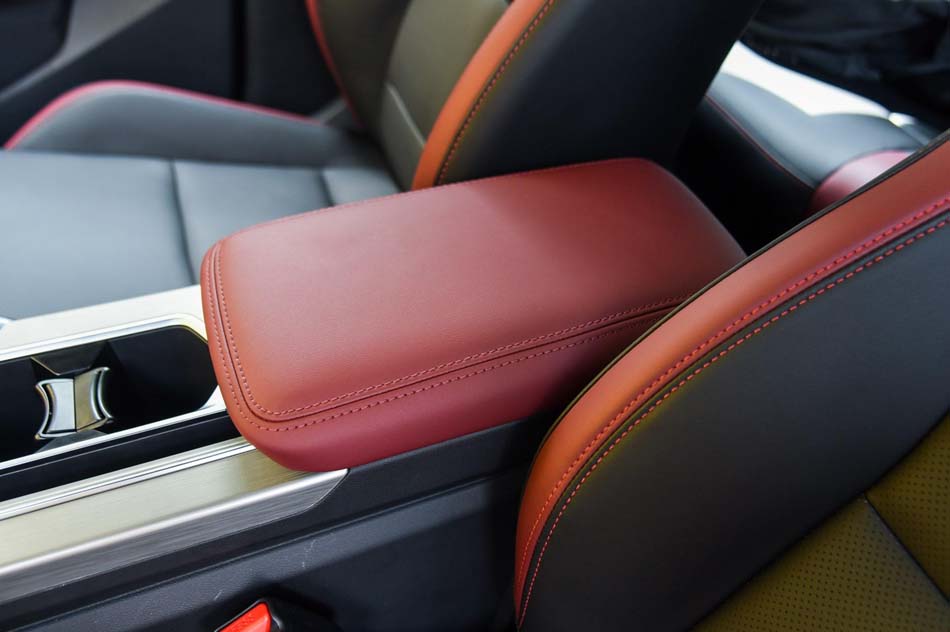 2019款 运动款 260T DCT Battle 座椅空间