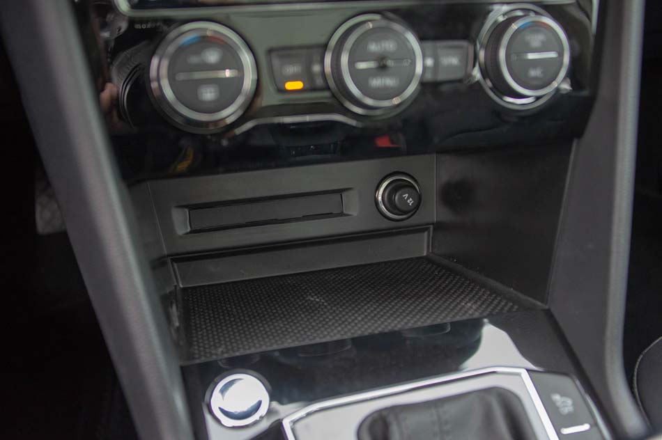 2019款 430PHEV 混动旗舰版 内饰