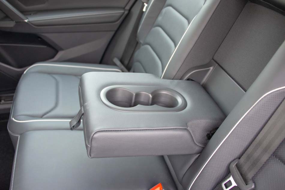 2019款 430PHEV 混动旗舰版 座椅空间