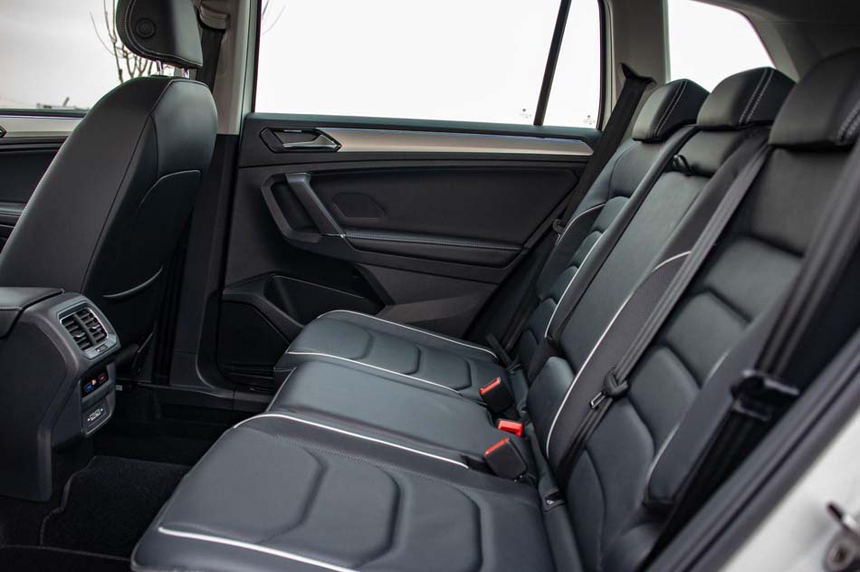 2019款 430PHEV 混动旗舰版 座椅空间