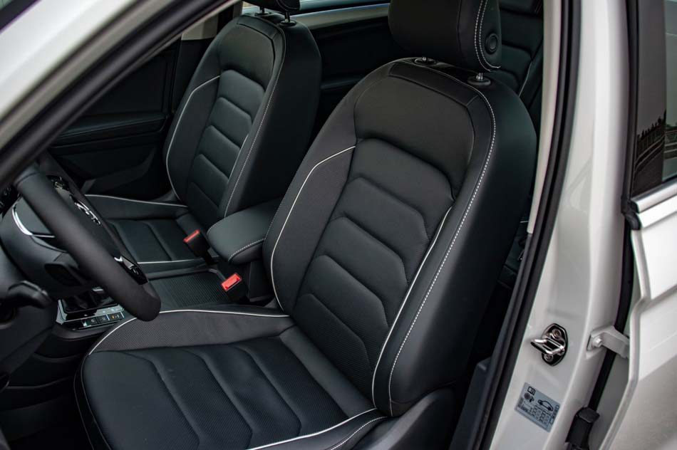 2019款 430PHEV 混动旗舰版 座椅空间