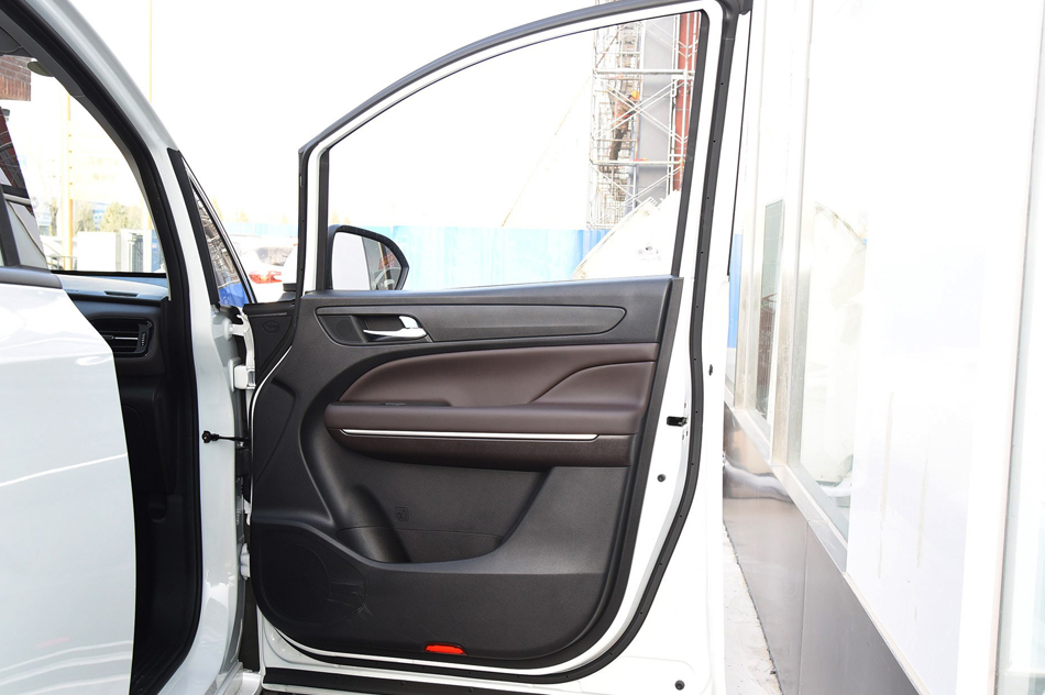 2019款 270T 自动尊享版 7座 座椅空间