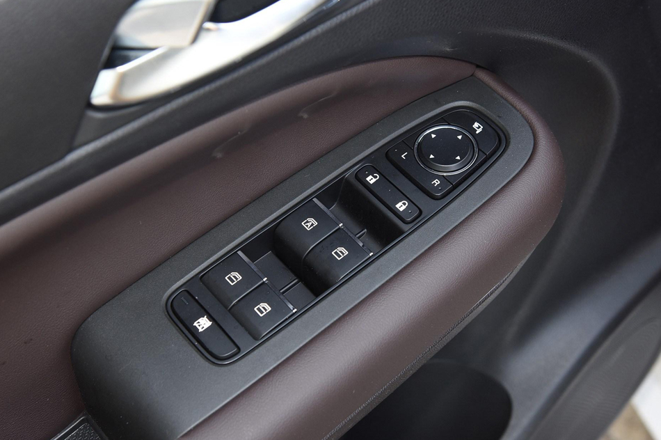 2019款 270T 自动尊享版 7座 座椅空间