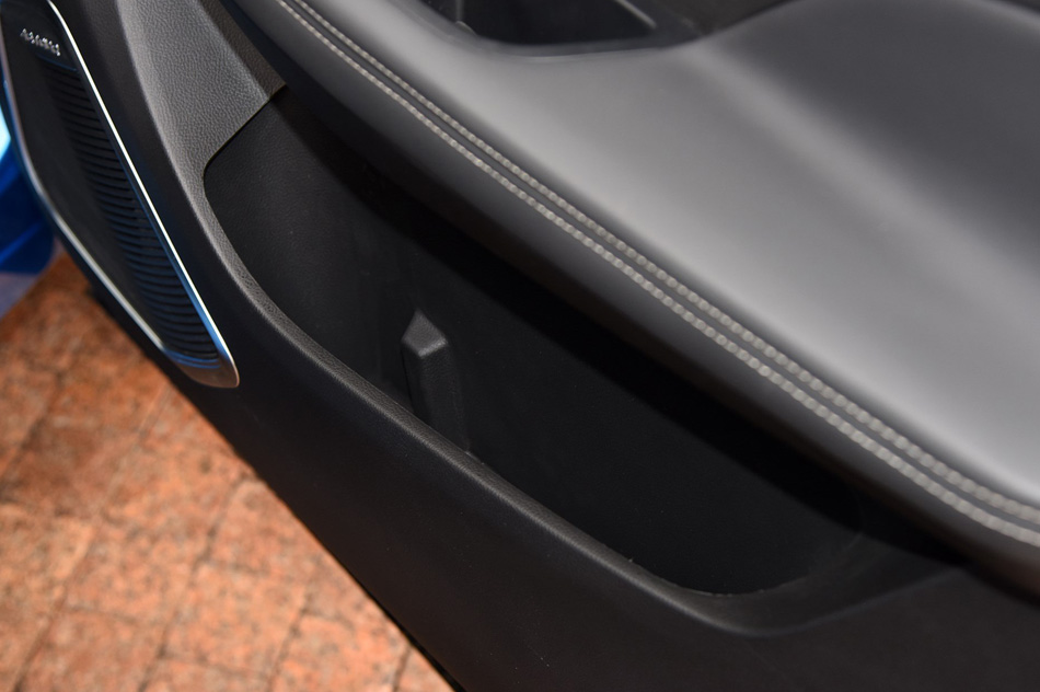 2019款 1.6T DCT尊享型 7座 座椅空间