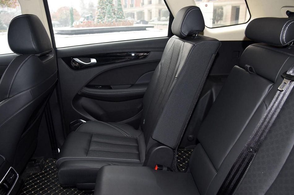 2019款 1.6T DCT尊享型 7座 座椅空间