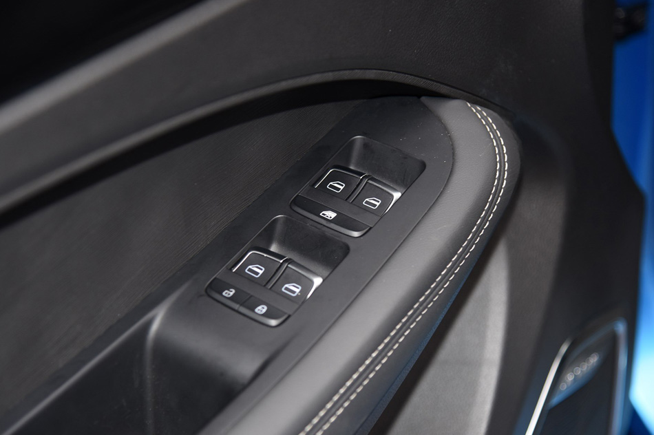 2019款 1.6T DCT尊享型 7座 座椅空间