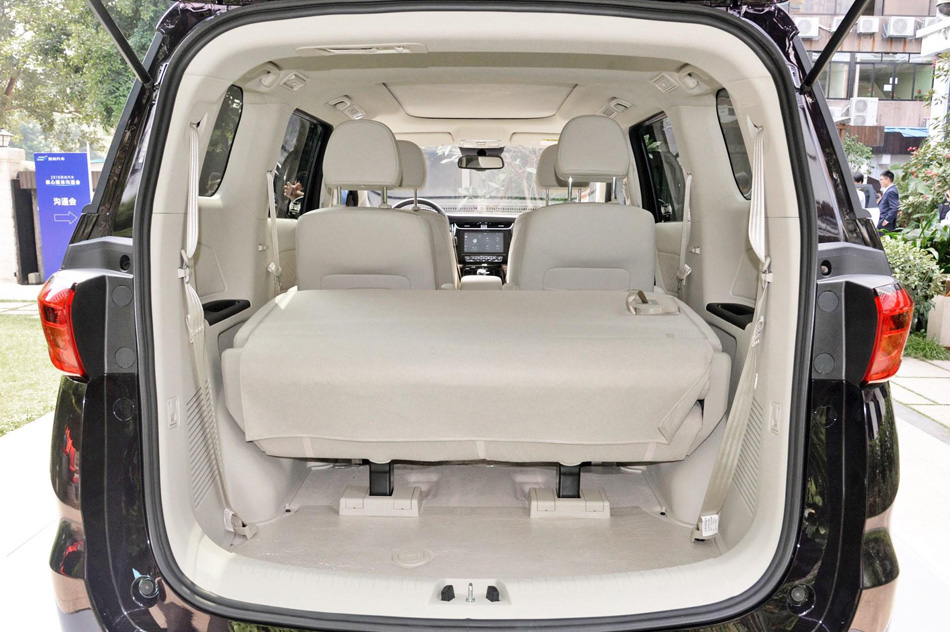 2019款 1.5T 手动旗舰型 座椅空间