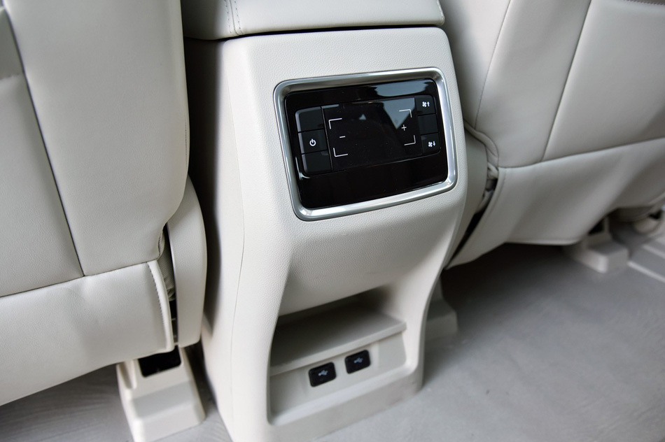 2019款 1.5T 手动旗舰型 座椅空间