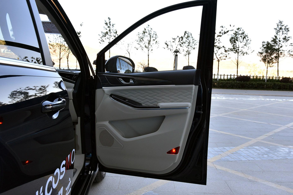 2019款 1.5T 手动旗舰型 座椅空间