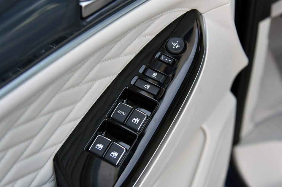 2019款 1.5T 手动旗舰型 座椅空间