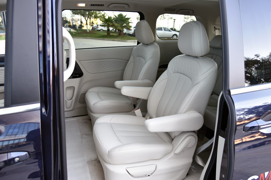 2019款 1.5T 手动旗舰型 座椅空间