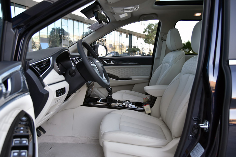 2019款 1.5T 手动旗舰型 座椅空间