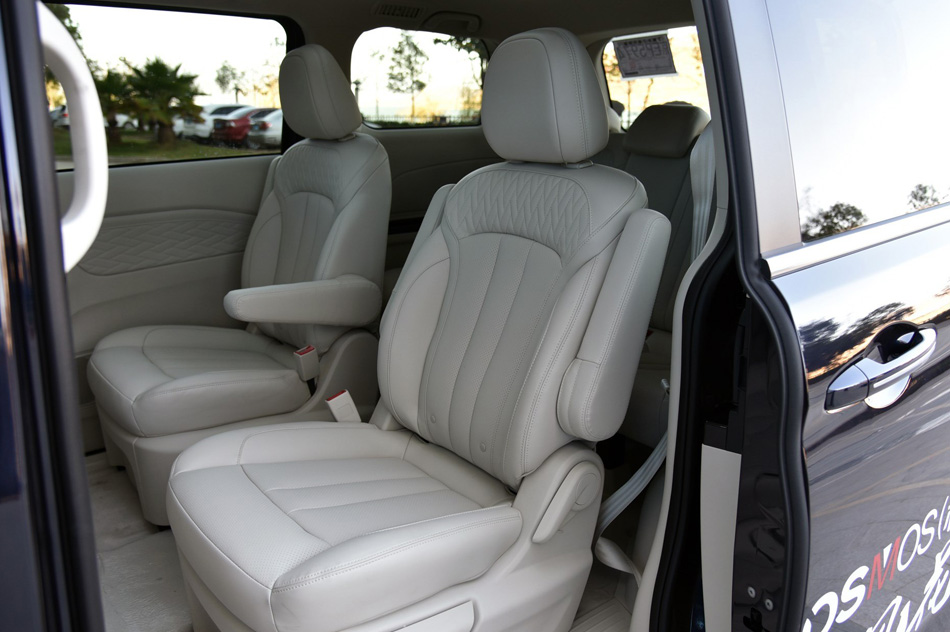 2019款 1.5T 手动旗舰型 座椅空间