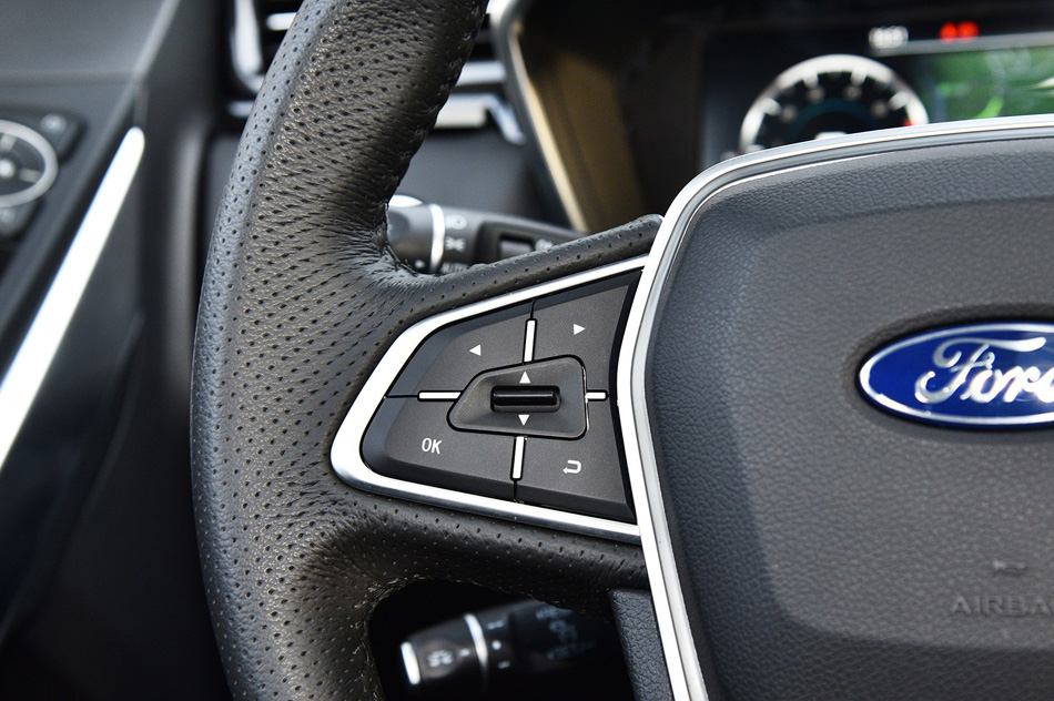 2019款 EcoBoost 145 CVT 48V尊领型PLUS 内饰