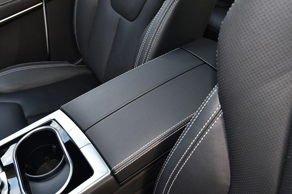 2019款 EcoBoost 145 CVT 48V尊领型PLUS 座椅空间