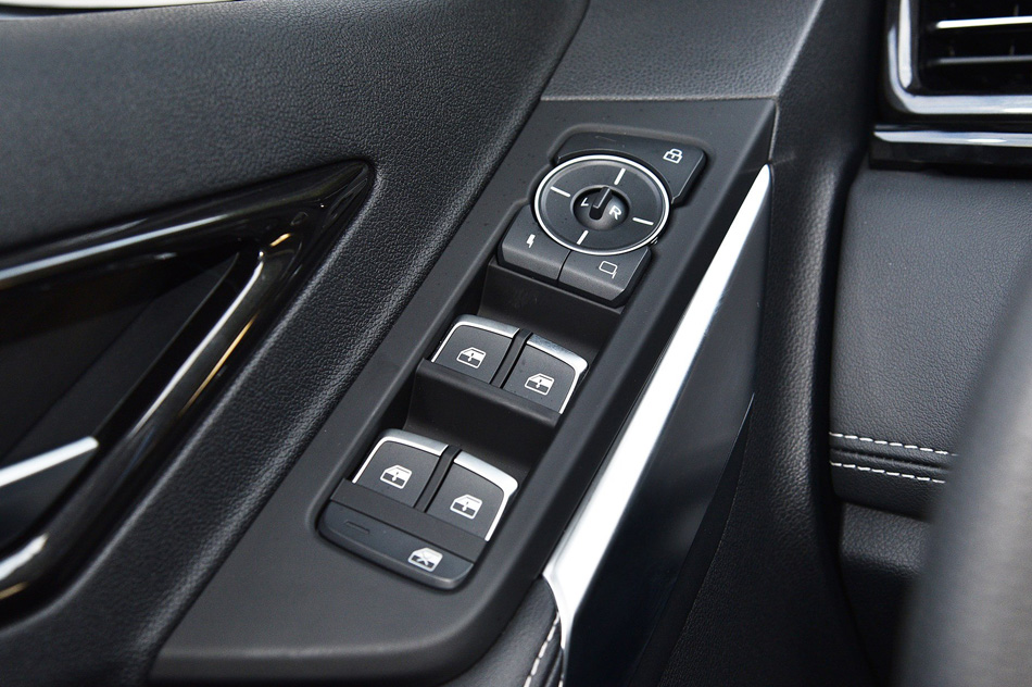 2019款 EcoBoost 145 CVT 48V尊领型PLUS 座椅空间