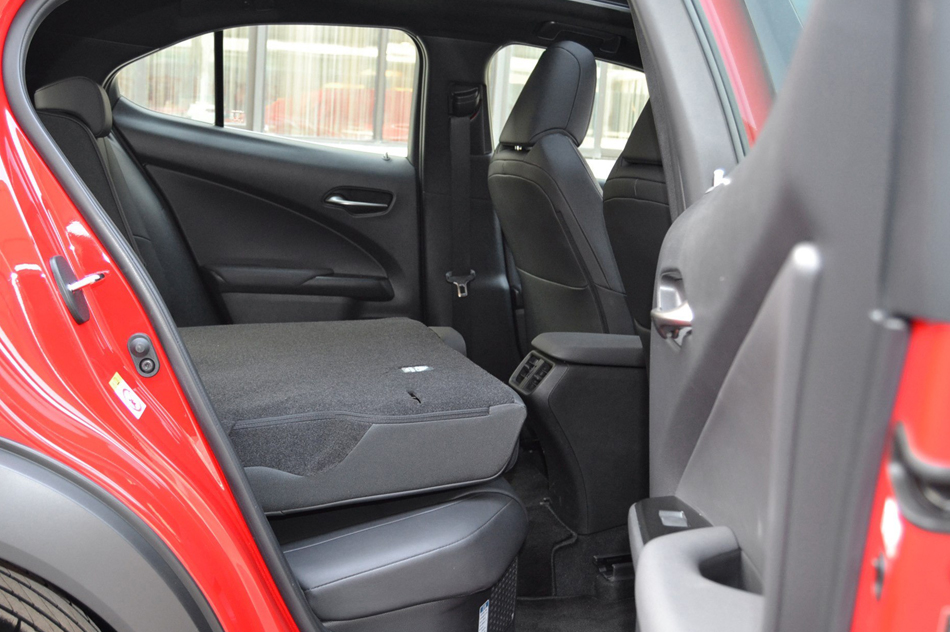 2019款 260h 探·趣版 国VI 座椅空间