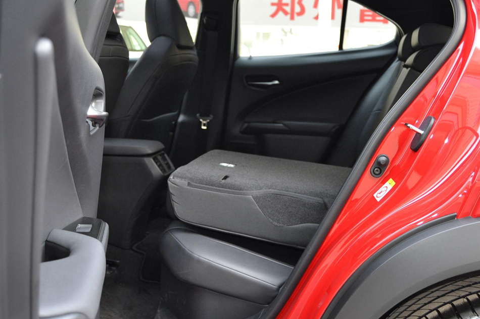 2019款 260h 探·趣版 国VI 座椅空间