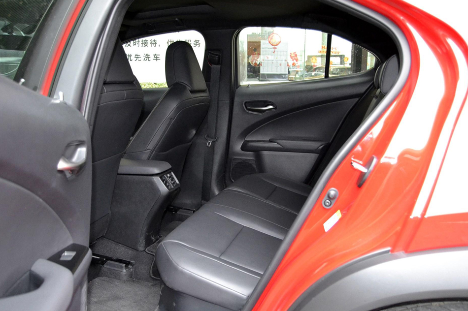 2019款 260h 探·趣版 国VI 座椅空间