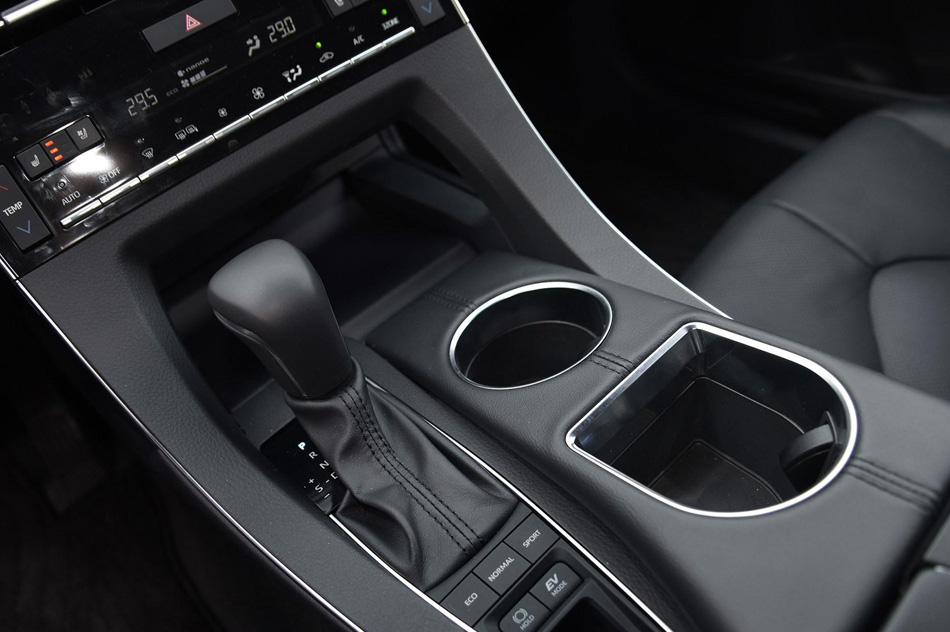 2019款 双擎 2.5L Limited旗舰版 国V 内饰