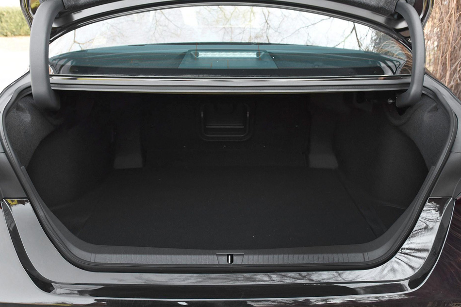 2019款 双擎 2.5L Limited旗舰版 国V 座椅空间