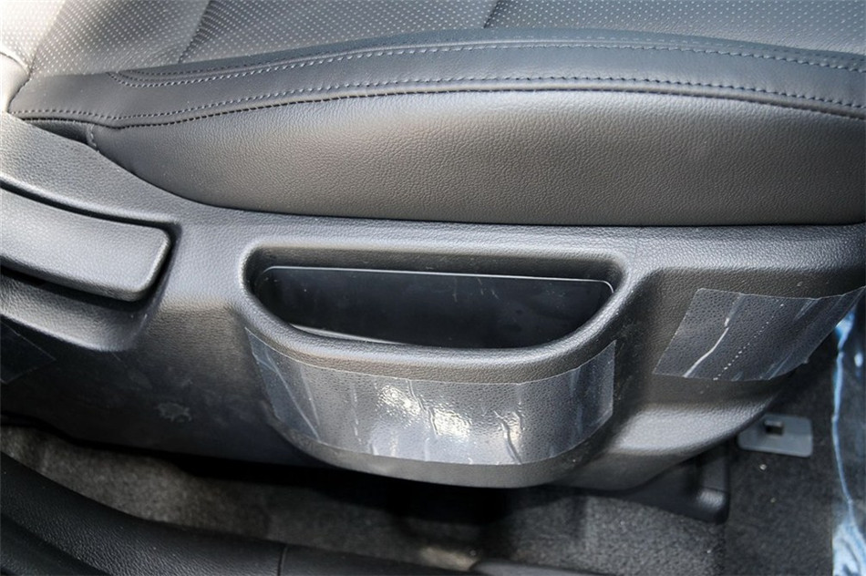 新佳乐 2013款 2.0L AT 5座舒适版 空间