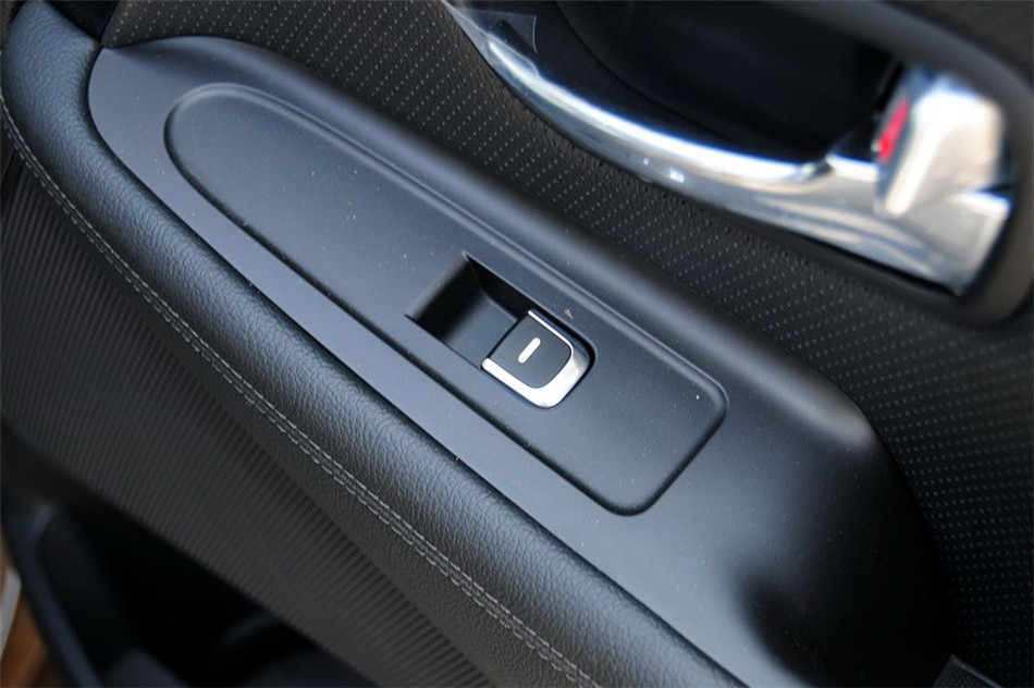 新佳乐 2013款 2.0L AT 5座舒适版 空间