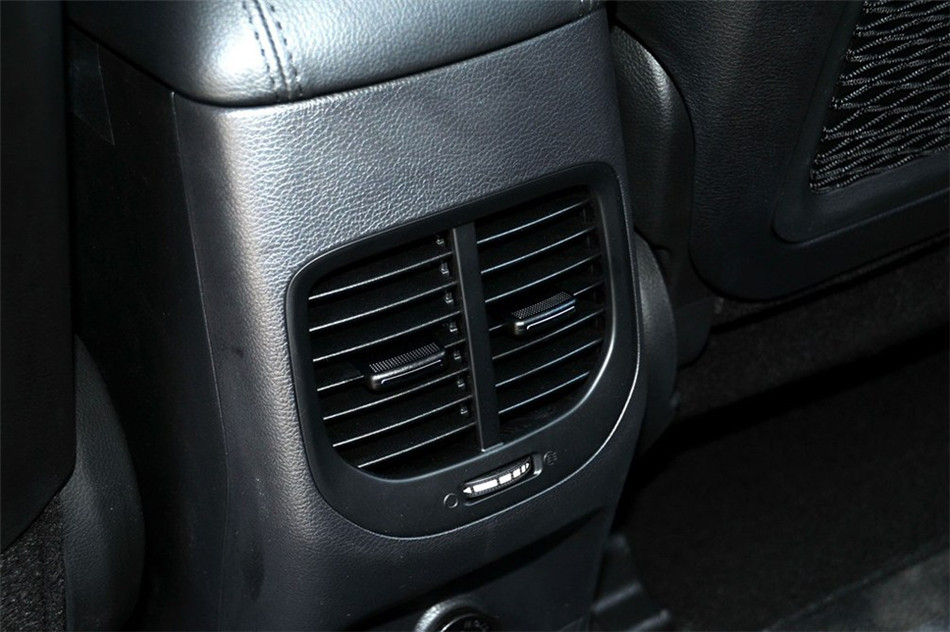 新佳乐 2013款 2.0L AT 5座舒适版 空间