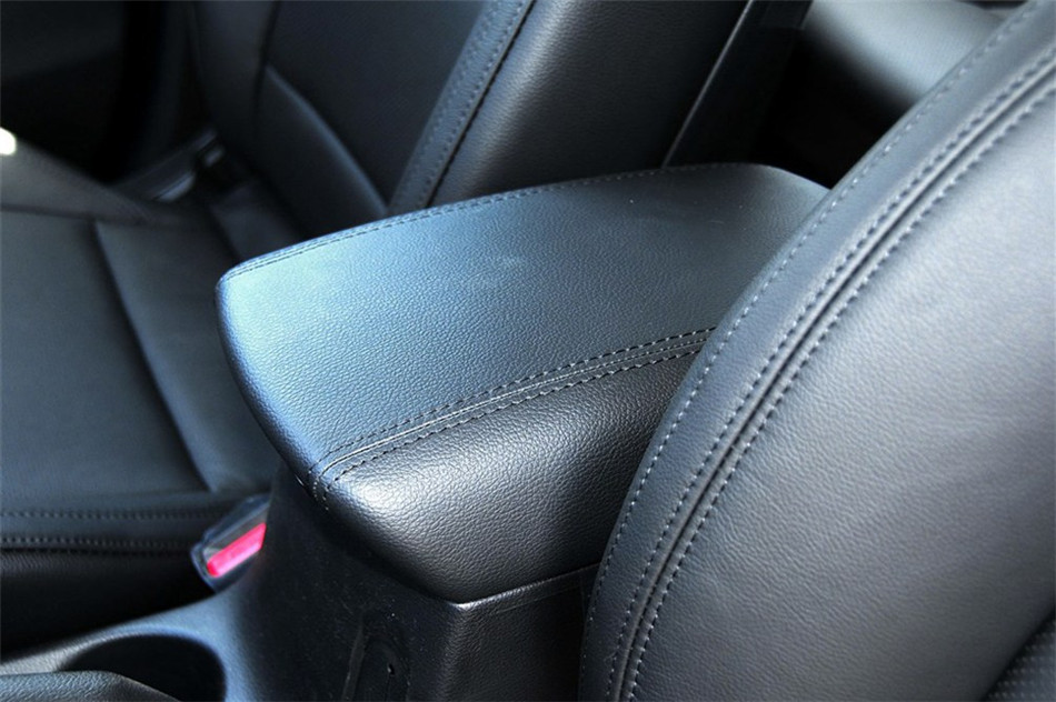 新佳乐 2013款 2.0L AT 5座舒适版 空间