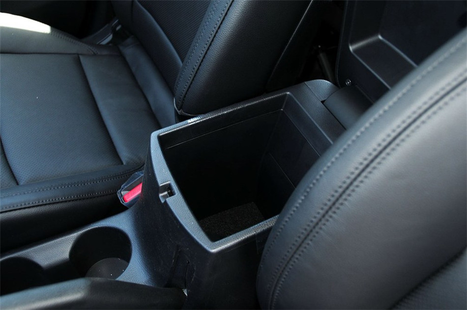 新佳乐 2013款 2.0L AT 5座舒适版 空间