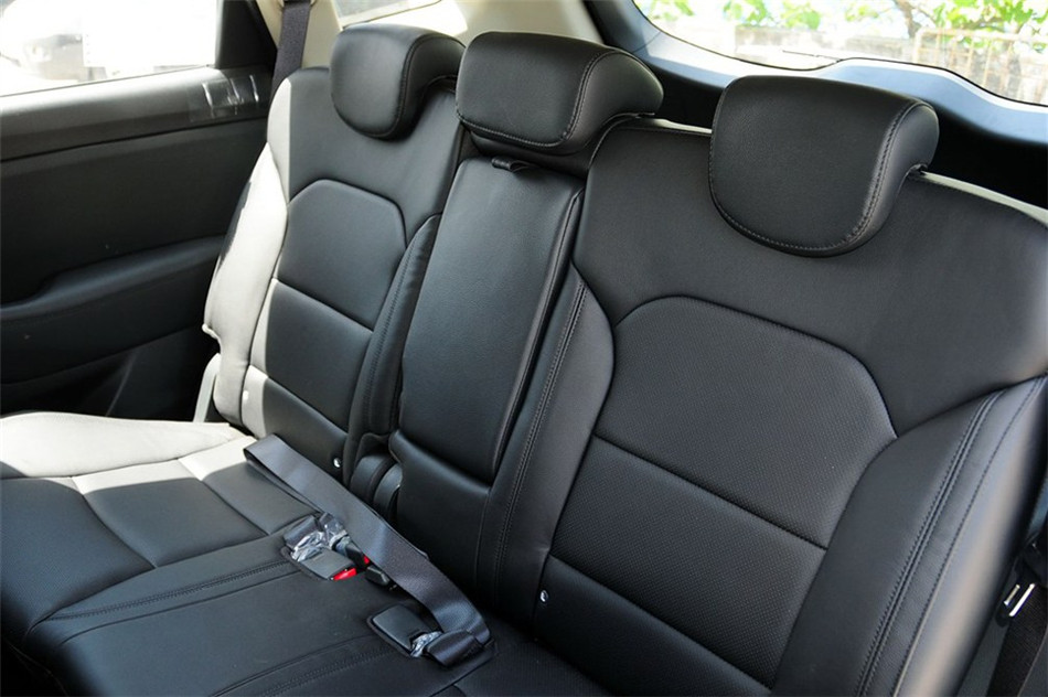 新佳乐 2013款 2.0L AT 5座舒适版 空间