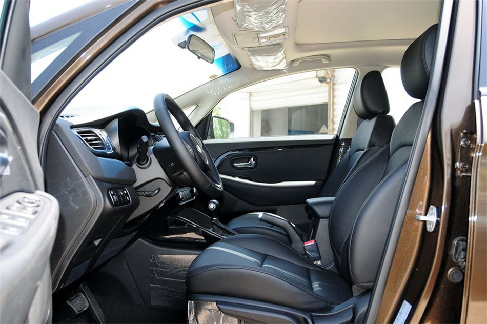 新佳乐 2013款 2.0L AT 5座舒适版 空间