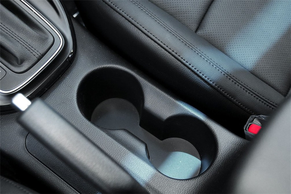 新佳乐 2013款 2.0L AT 5座舒适版 内饰