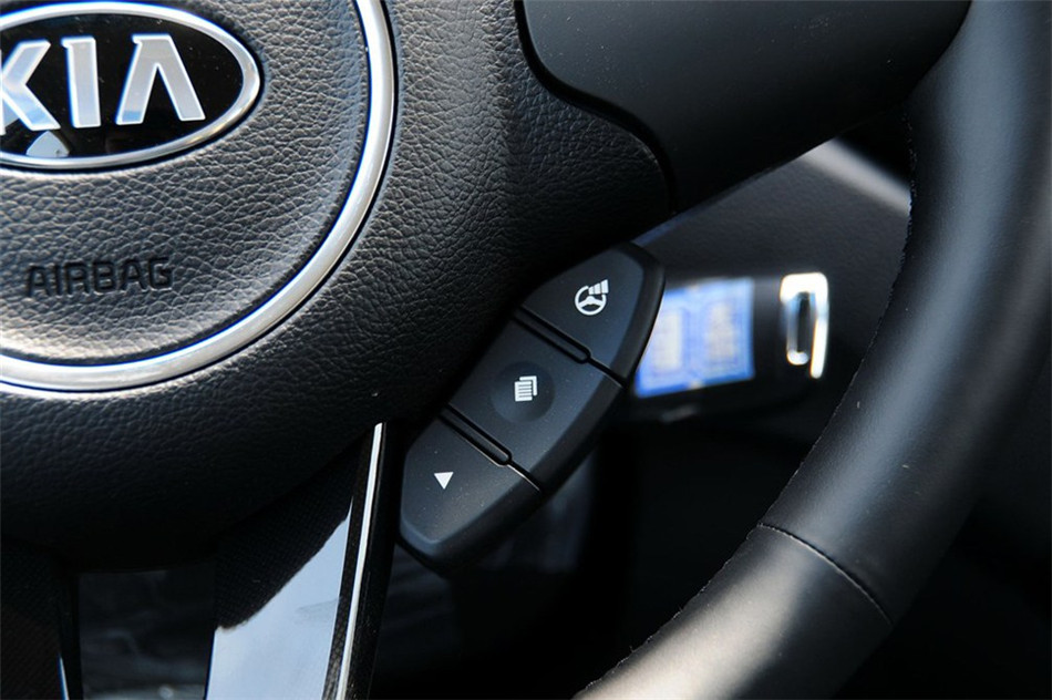 新佳乐 2013款 2.0L AT 5座舒适版 内饰