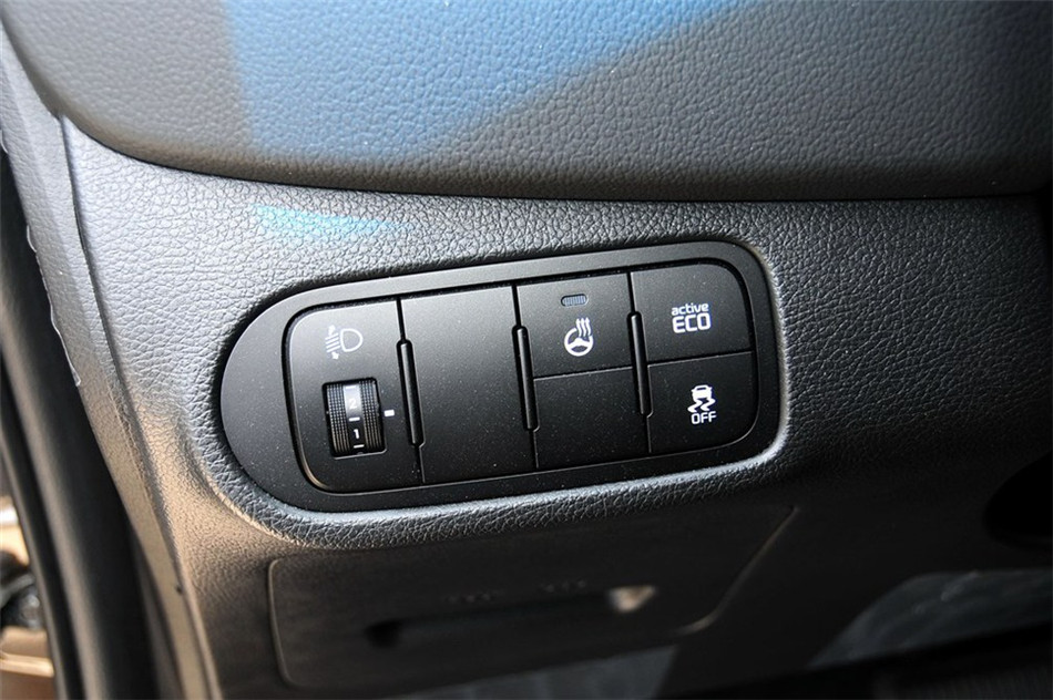 新佳乐 2013款 2.0L AT 5座舒适版 内饰